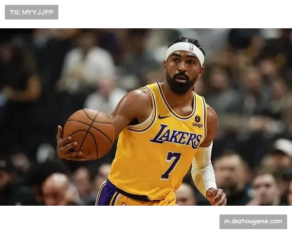 湖人队新闻：文森特因脚踝扭伤本场比赛将无法继续参赛